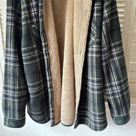 Avalanche Men's Dark Green Plaid Sherpa Jacket. NWOT Very soft and quality! - Picture 3 of 4
